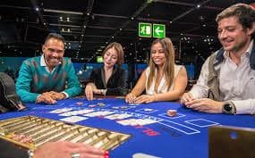 Meja Live Casino tentenslot dengan dealer profesional siaran langsung